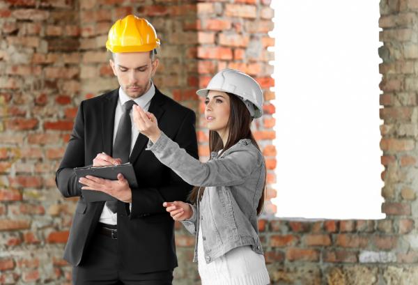 man and woman with clipboard discuss insurance claim